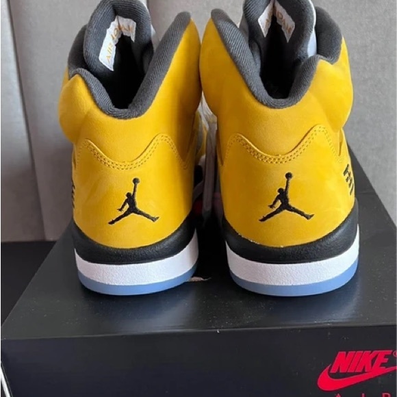 Jordan 5 Retro Tokyo T23 (2025) - Picture 6 of 7